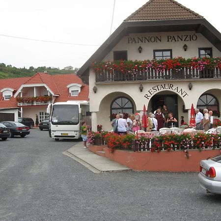 Pannon Panzio Restaurant Hotel Pannonhalma Exterior foto