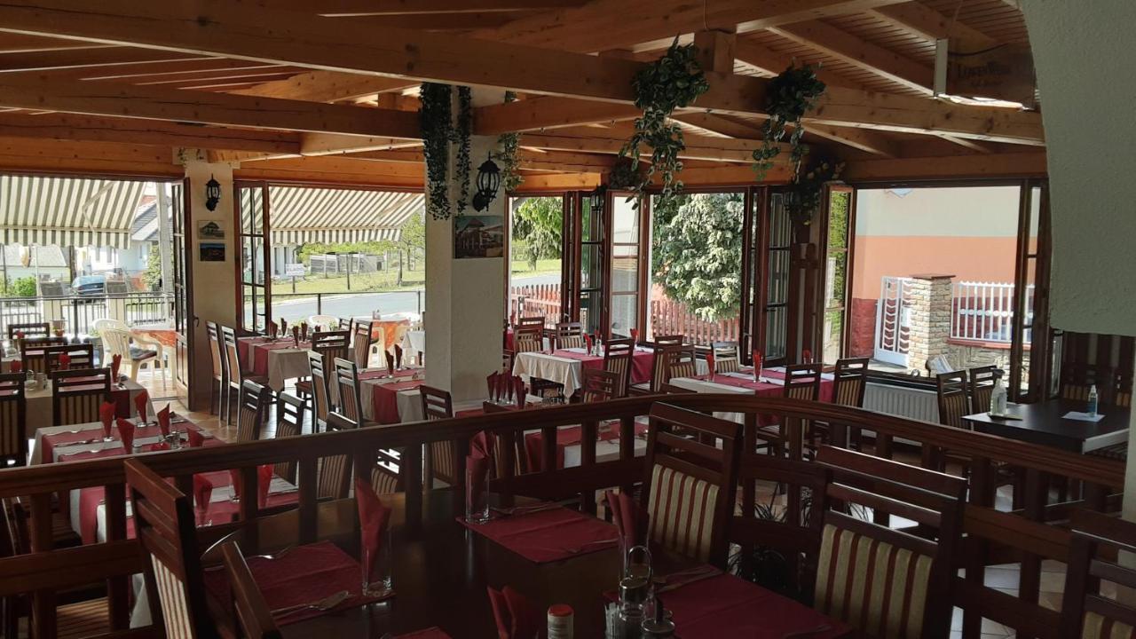 Pannon Panzio Restaurant Hotel Pannonhalma Exterior foto