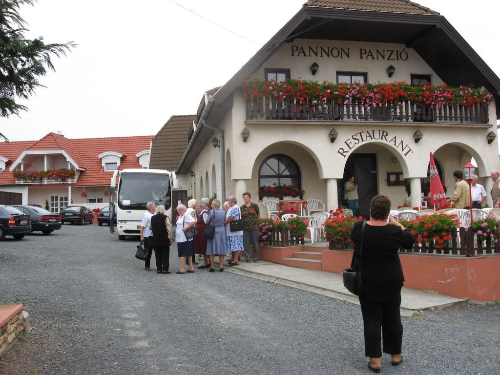 Pannon Panzio Restaurant Hotel Pannonhalma Exterior foto