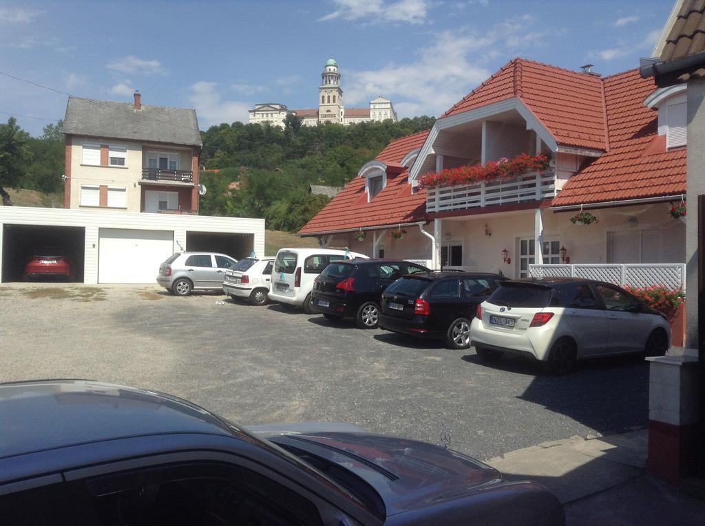 Pannon Panzio Restaurant Hotel Pannonhalma Exterior foto