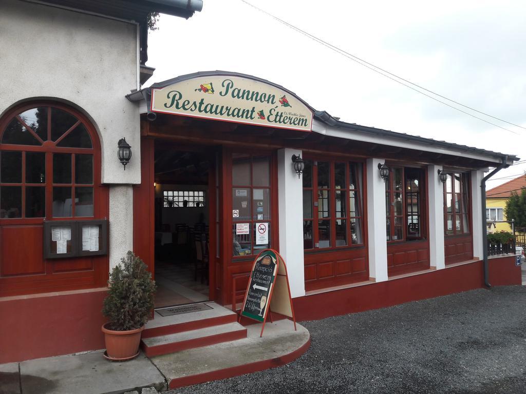 Pannon Panzio Restaurant Hotel Pannonhalma Exterior foto